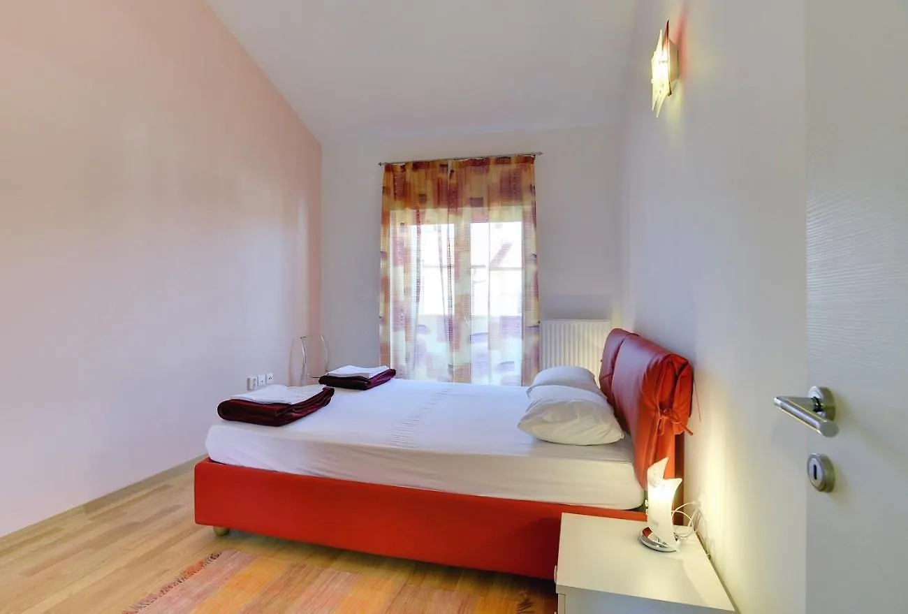 Strandnahe Villa Mit Privatem Pool, Wlan, Terrasse, Grill Banjole 0*,