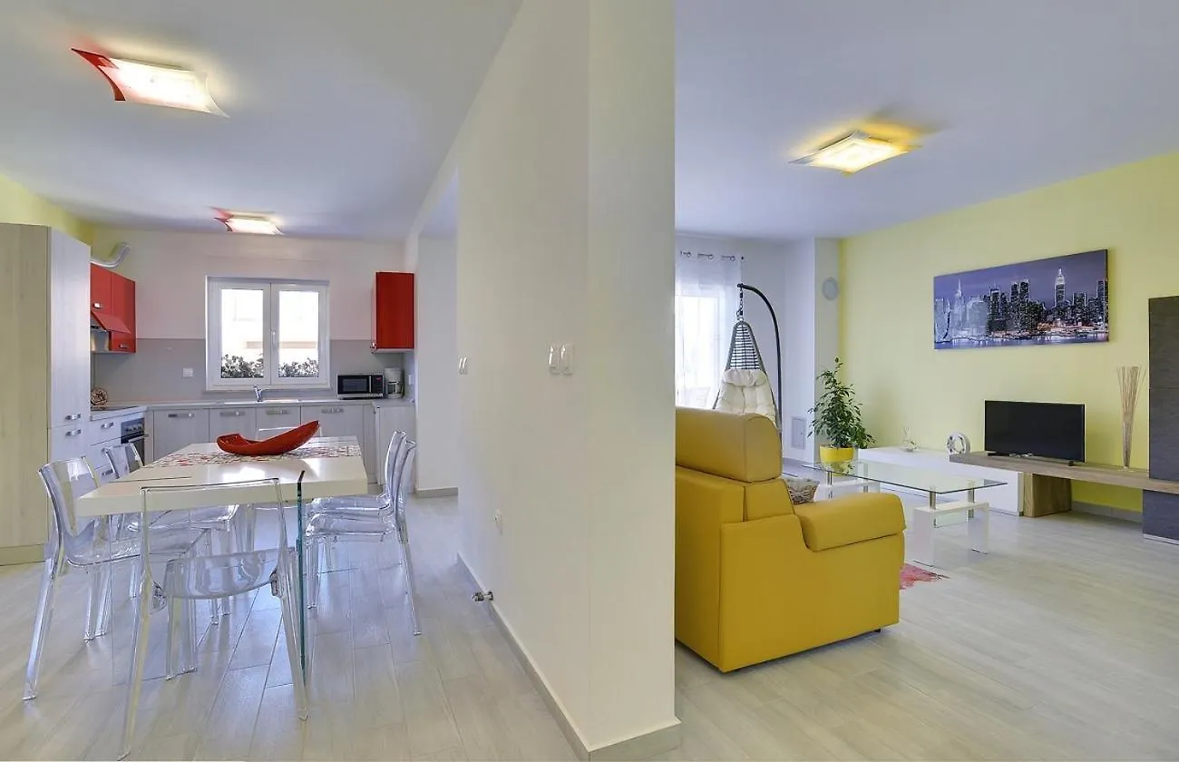 Strandnahe Villa Mit Privatem Pool, Wlan, Terrasse, Grill Banjole 0*,  Croatia