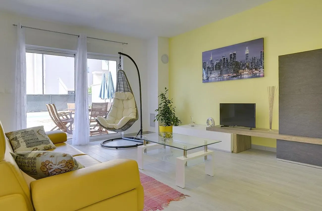 Strandnahe Villa Mit Privatem Pool, Wlan, Terrasse, Grill Banjole Croatia