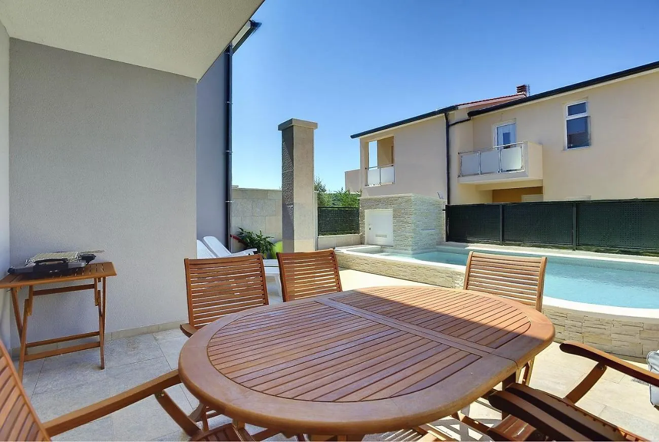 Holiday home Strandnahe Villa Mit Privatem Pool, Wlan, Terrasse, Grill Banjole