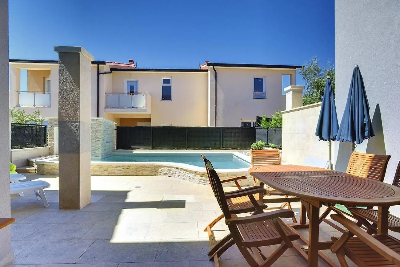 Strandnahe Villa Mit Privatem Pool, Wlan, Terrasse, Grill Banjole